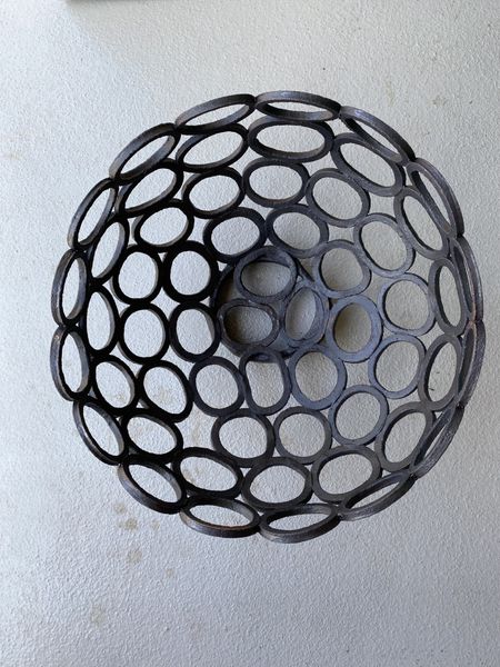 Stor skulpturell bolle